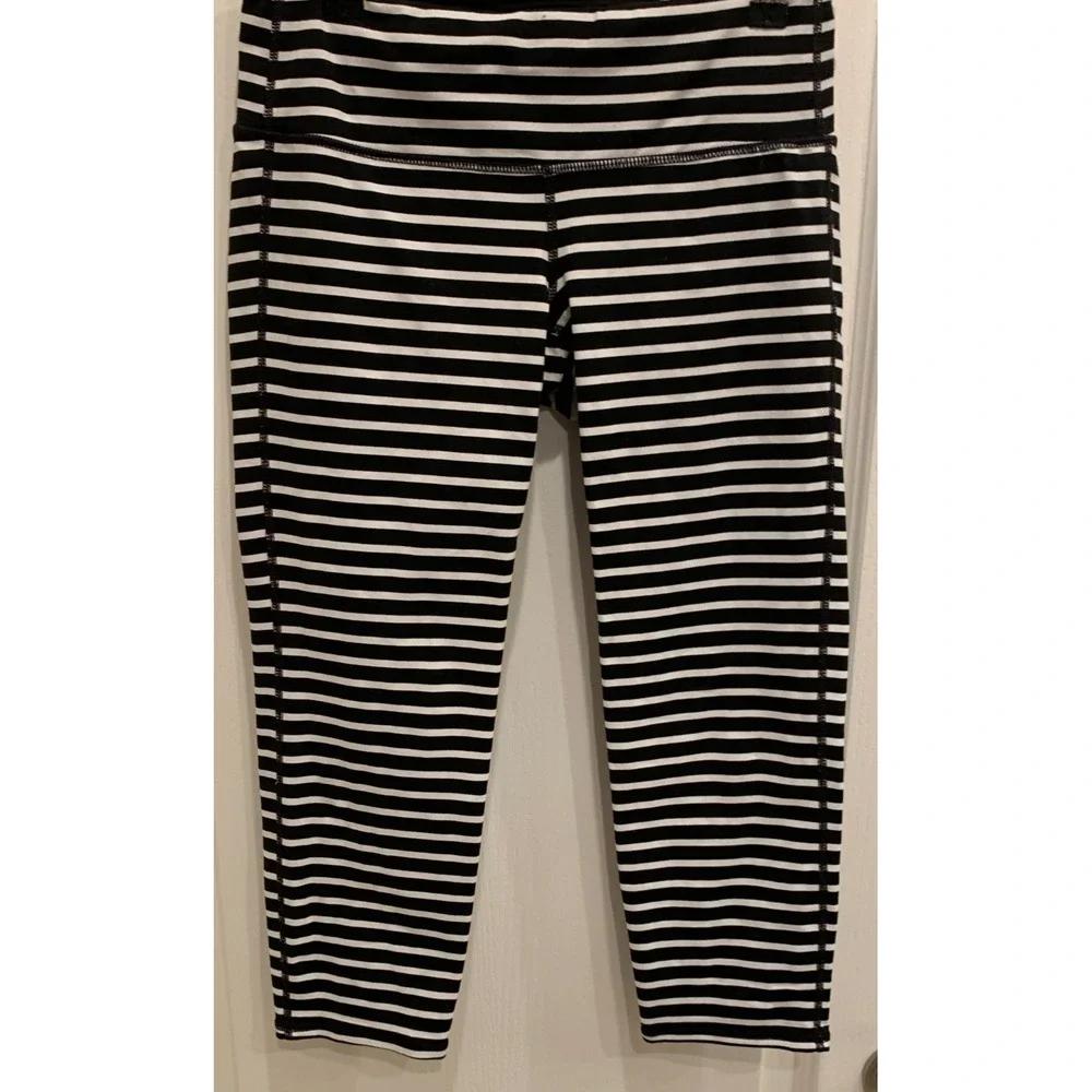 Athleta Black‎ and White Striped Capri Cropped Athletic Leggings Size Small